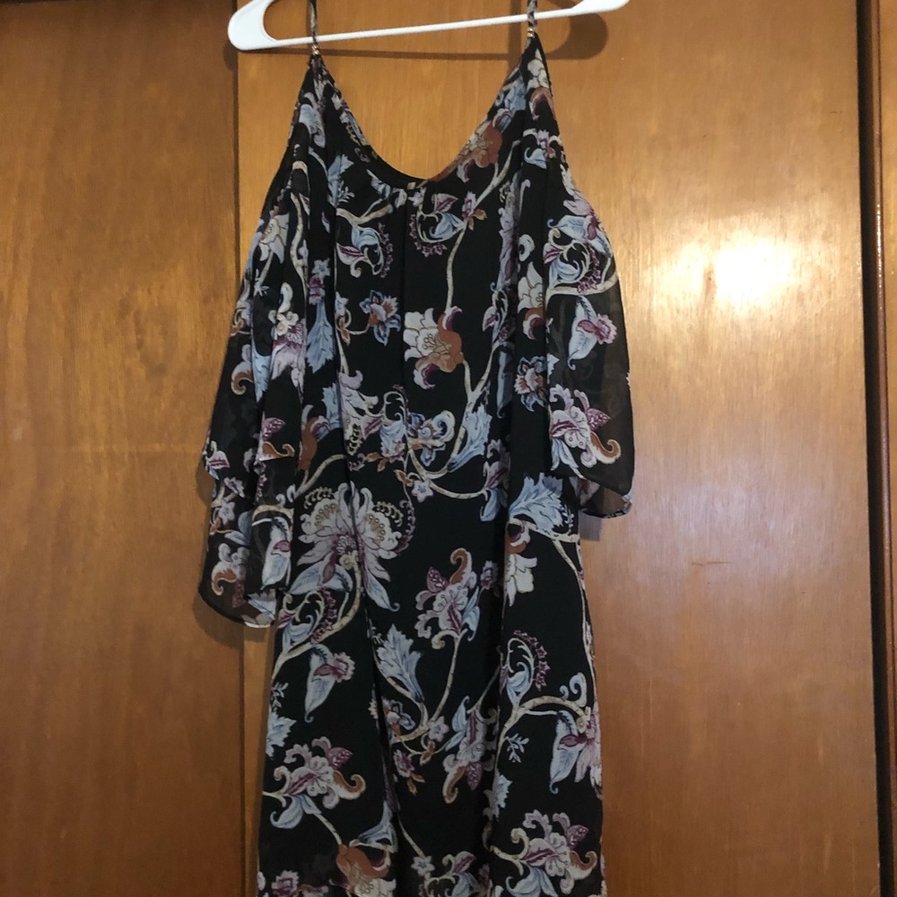 Whitehouse Blackmarket cold shoulder dress